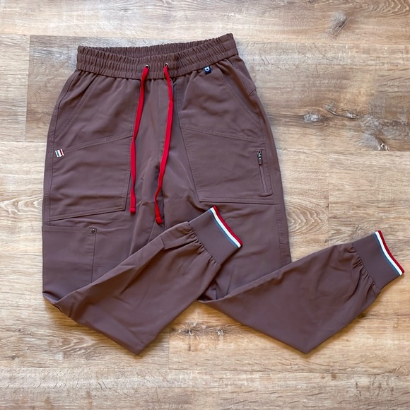 Mediclo Scrub Set - Picture 2 of 3